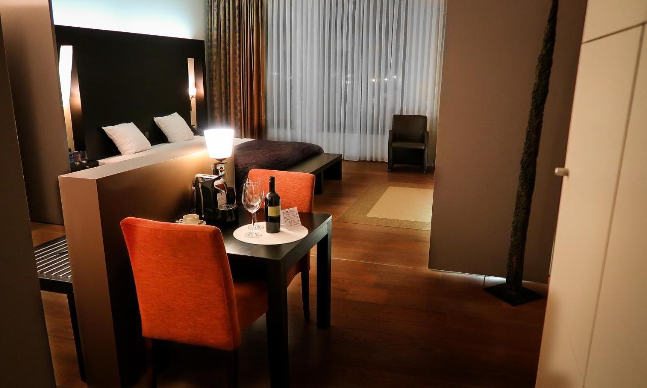 Hotel Van Eyck Маасейк Экстерьер фото